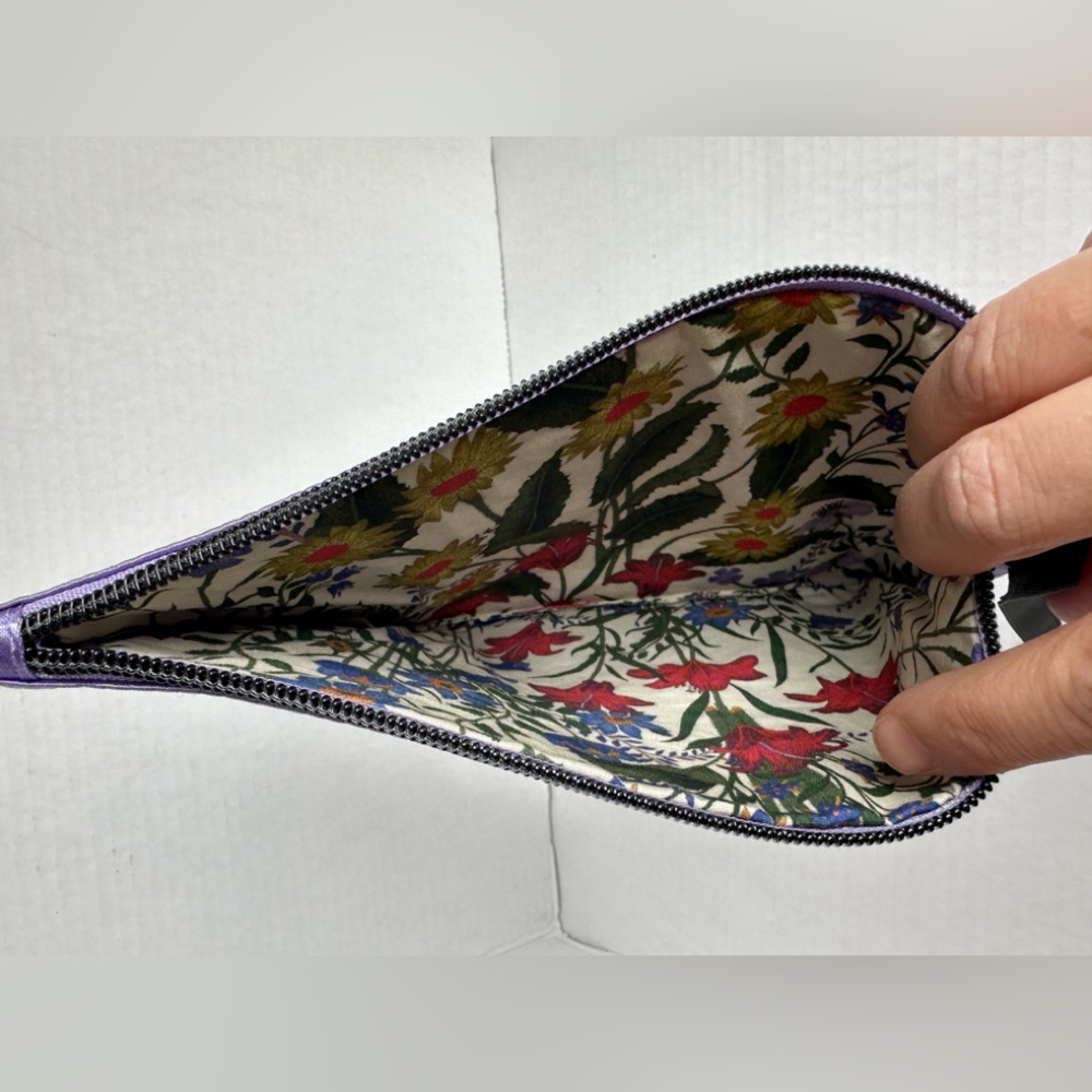 Gucci Shimmer Zip Pouch/ Cosmetic /Makeup Bag L 9in H 6 1/2in - Picture 5 of 9